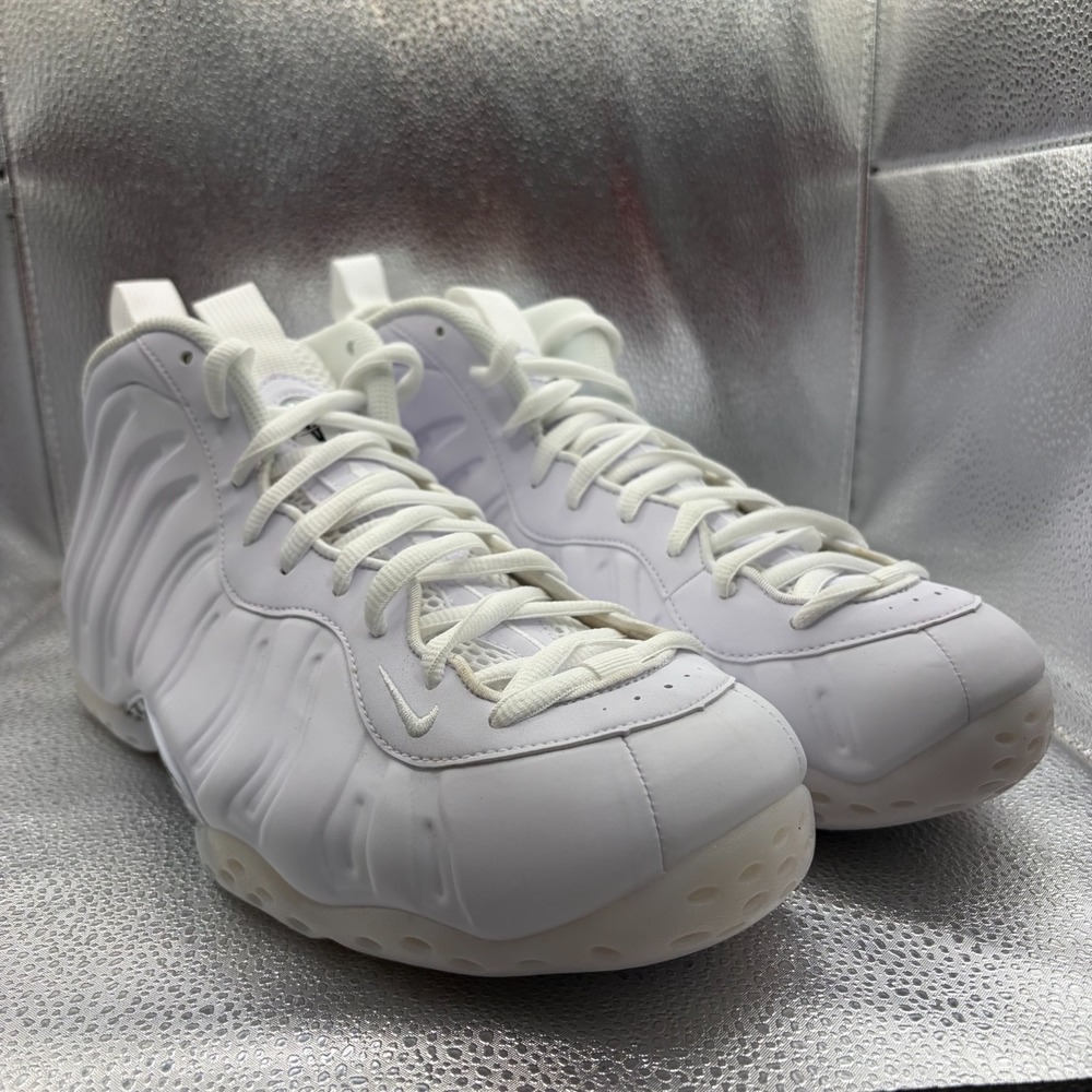 Size 10.5 Nike Air Foamposite One Triple White Lace Up Athletic Shoes HJ5195-100